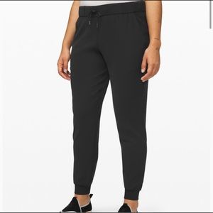 Lululemon On The Fly Jogger Luxtreme 28” size 6